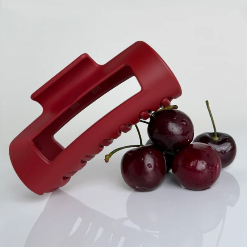 Amber red silicone hair claw clip with no-slip teeth – large 13cm