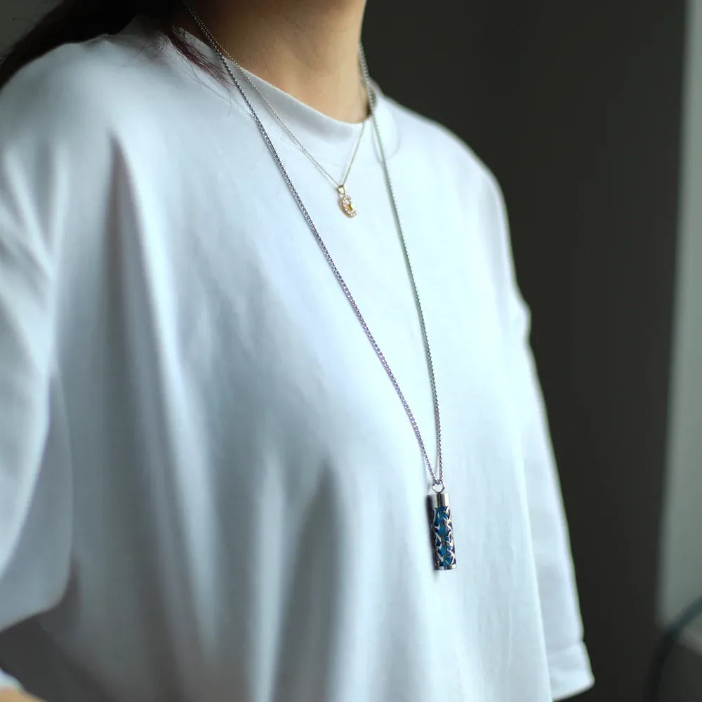 ScentCarry™ Aromatherapy Necklace – Keep Your Favorite Fragrance Close!