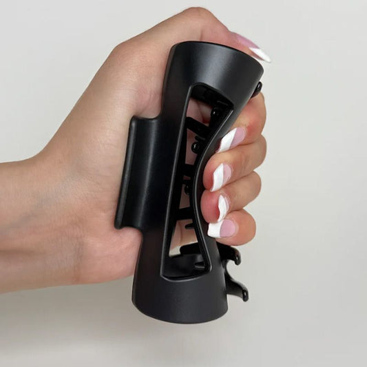 Black Soft silicone shark hair claw clip in black – 13cm unbreakable