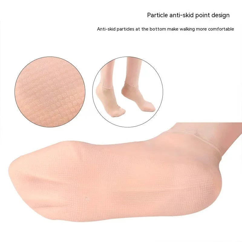 Anti-skid particle design on moisturizing gel socks bottom for comfortable walking and slip resistance
