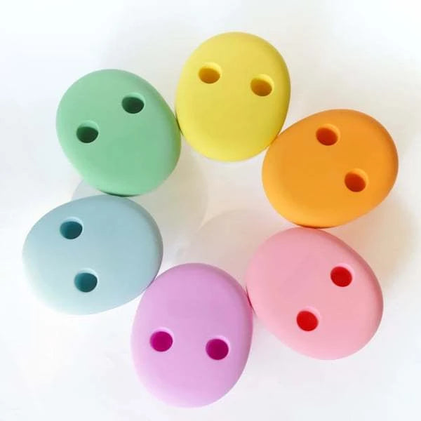 Colorful family snack containers in six vibrant colors for all ages