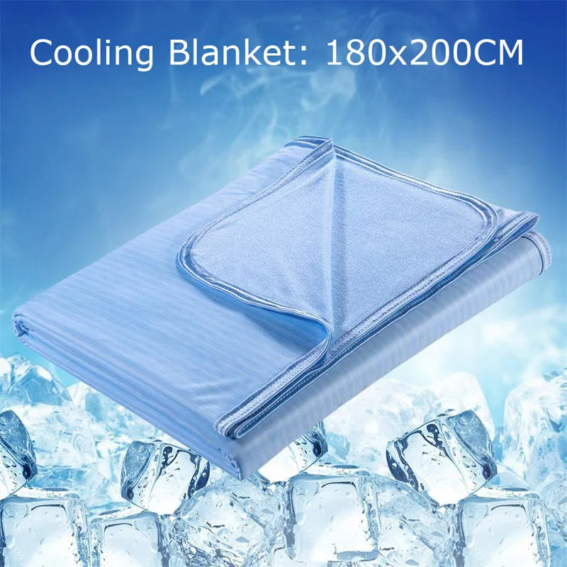 Cooling blanket with dimensions 180x200CM on a blue background with ice cubes.