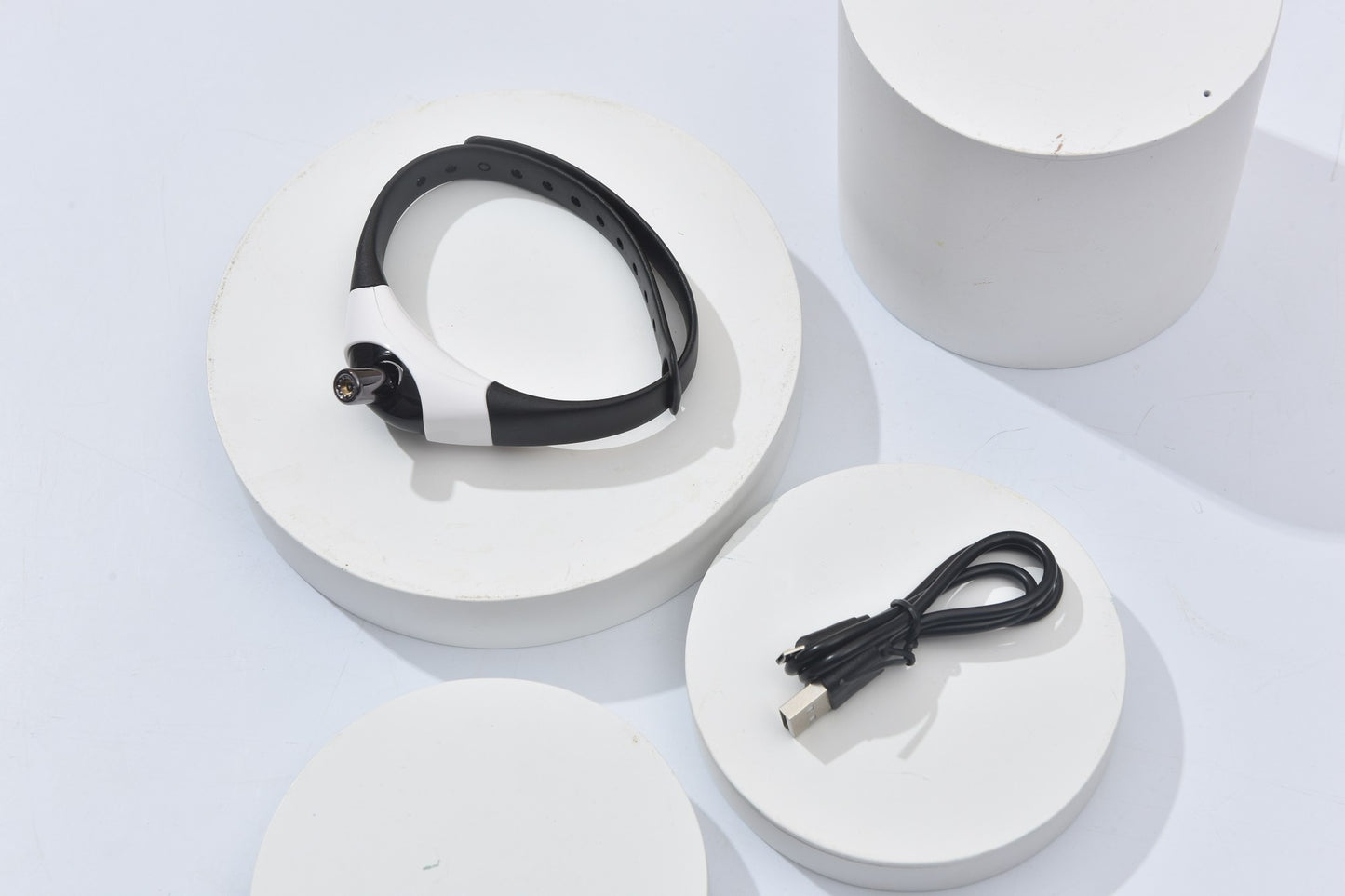 
Laser cat collar toy package contents including adjustable collar and USB charging cable on white display