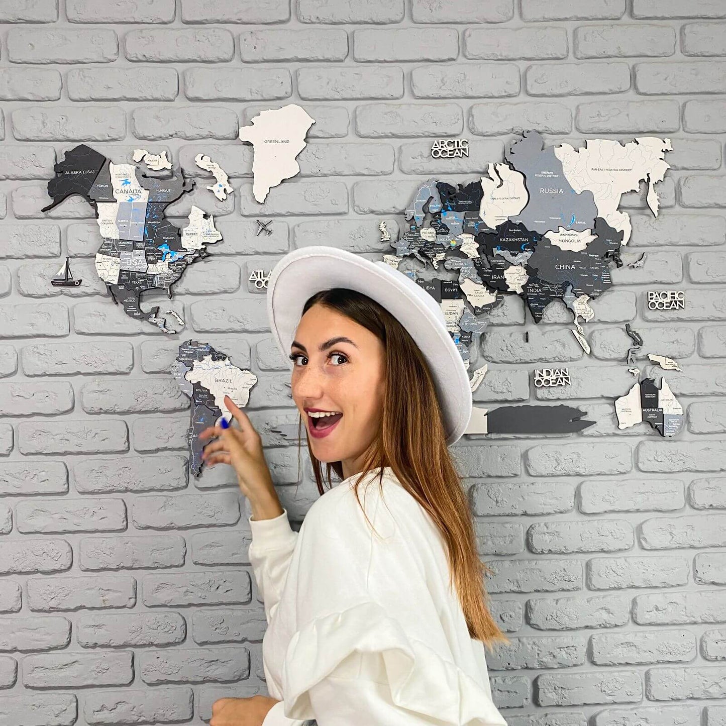 3D wooden world map wall art in Nordik palette (US)